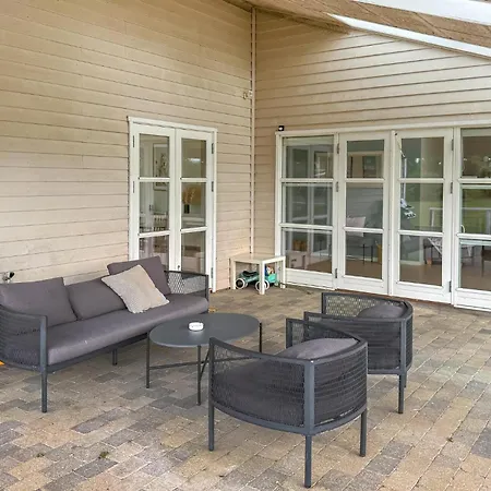 4 Bedroom Cozy In