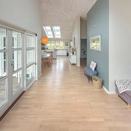 Сasa de vacaciones 4 Bedroom Cozy In