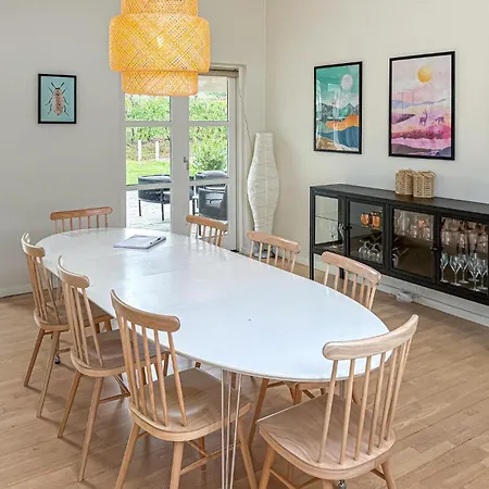 4 Bedroom Cozy In Сasa de vacaciones *