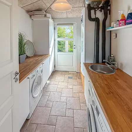 Сasa de vacaciones 4 Bedroom Cozy In Stubbekøbing