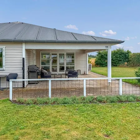 4 Bedroom Cozy In Сasa de vacaciones *