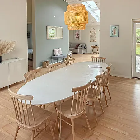 Сasa de vacaciones 4 Bedroom Cozy In *