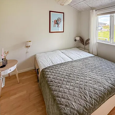 4 Bedroom Cozy In Stubbekøbing